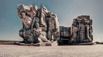 «ЗНАМЯ ПОБЕДЫ» НА АДЖИМУШКАЙСКОЙ ЗЕМЛЕ: ВСТРЕЧА, КОТОРАЯ ОСТАНЕТСЯ В ПАМЯТИ